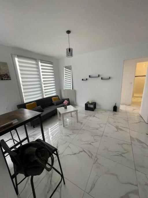 Appartement 2 Pieces, Salon Et Chambre, 44M2 Refait A Neuf Clichy Exterior photo